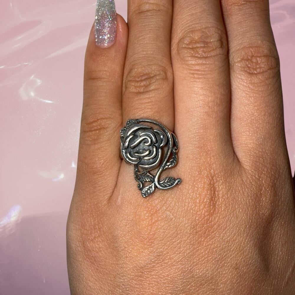 Vintage goth romantic 925 Sterling Silver rose ring with leaf detail Size 6